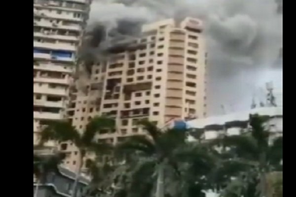 बिल्डिंग में लगी आग, 7 की दर्दनाक मौत बिल्डिंग में लगी आग, 7 की दर्दनाक मौत
