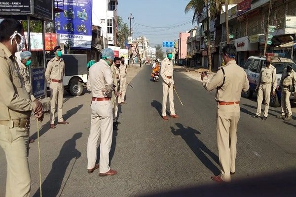 झारखंड में लग सकती है पाबंदियां, हेल्थ डिपार्टमेंट ने दिया ये सुझाव झारखंड में लग सकती है पाबंदियां, हेल्थ डिपार्टमेंट ने दिया ये सुझाव