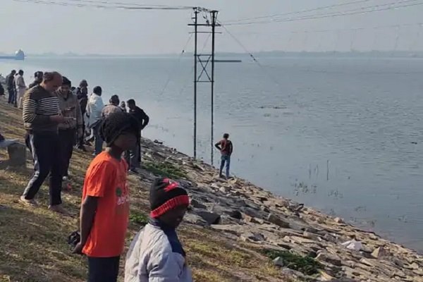 धुर्वा डैम में इस हाल में मिला HEC कर्मी, परिजन बोले... धुर्वा डैम में इस हाल में मिला HEC कर्मी, परिजन बोले...