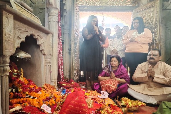 जन्मदिन पर मां गढ़देवी मंदिर पहुंचे मंत्री मिथिलेश ठाकुर, मांगा ये आशीर्वाद जन्मदिन पर मां गढ़देवी मंदिर पहुंचे मंत्री मिथिलेश ठाकुर, मांगा ये आशीर्वाद