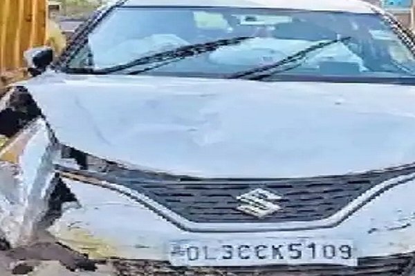 सड़क पार कर रही 2 बच्चियों के साथ ये क्या हो गया... सड़क पार कर रही 2 बच्चियों के साथ ये क्या हो गया...