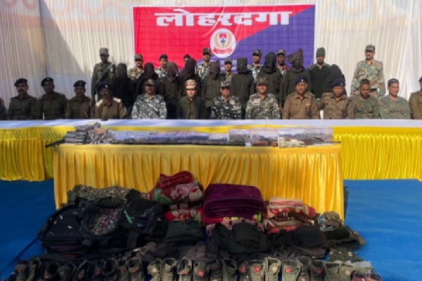 तुरूप के एक्के ने उगले कई राज, 15 लाख के इनामी रविंद्र गंझू के... तुरूप के एक्के ने उगले कई राज, 15 लाख के इनामी रविंद्र गंझू के...