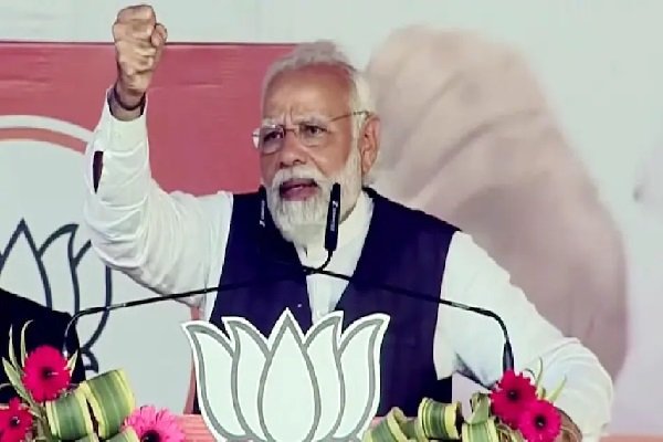यूक्रेन संकट के बीच पीएम मोदी ने कहा- भारत को मजबूत बनाने में करें सहयोग यूक्रेन संकट के बीच पीएम मोदी ने कहा- भारत को मजबूत बनाने में करें सहयोग