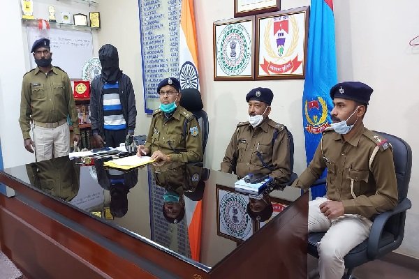 पत्नी को गैर की बाहों में देख खौला खून, देखें क्या कर डाला... पत्नी को गैर की बाहों में देख खौला खून, देखें क्या कर डाला...