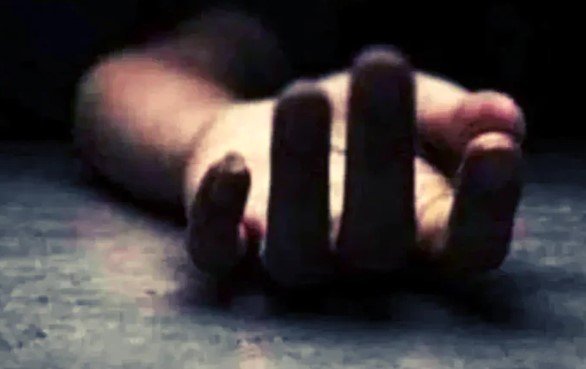 ओरमांझी के जंगल में मिला युवक का शव, कुचला हुआ है सिर ओरमांझी के जंगल में मिला युवक का शव, कुचला हुआ है सिर