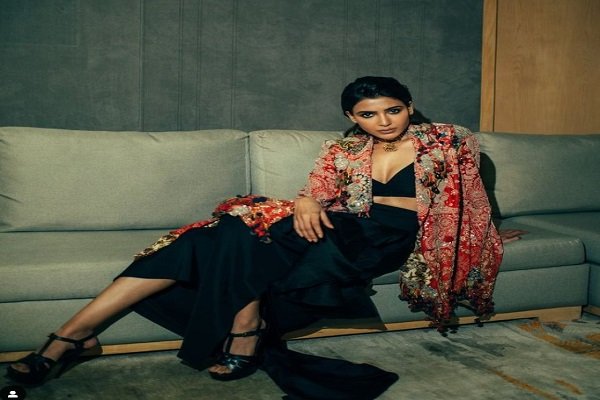 जब एयरपोर्ट में डांस करने लगी 'Pushpa' Actress जब एयरपोर्ट में डांस करने लगी 'Pushpa' Actress
