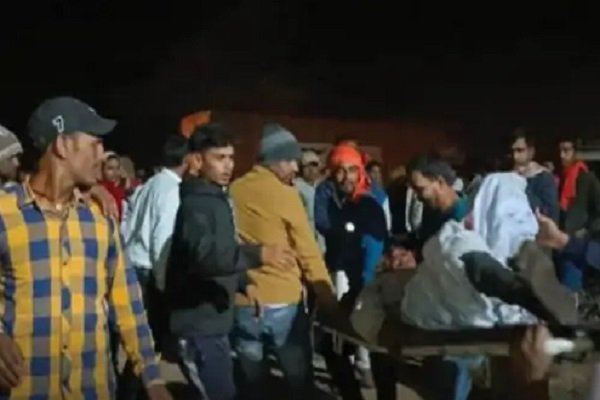 स्कॉर्पियो के उड़े परखच्चे, बीच सड़क पर पलटी बस, मची चीख-पुकार स्कॉर्पियो के उड़े परखच्चे, बीच सड़क पर पलटी बस, मची चीख-पुकार