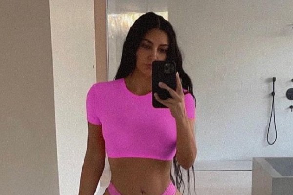 Kim Kardashian ने इंटरनेट पर लगाई आग, देखें Kim Kardashian ने इंटरनेट पर लगाई आग, देखें