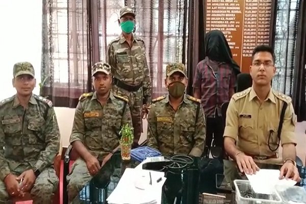 भाकपा माओवादी विश्वनाथ बोदरा हथियार के साथ गिरफ्तार भाकपा माओवादी विश्वनाथ बोदरा हथियार के साथ गिरफ्तार