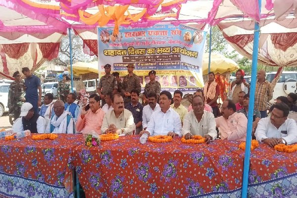 आदिवासियों के हितों की रक्षा के लिए संकल्पित है हेमंत सरकार : मिथिलेश ठाकुर आदिवासियों के हितों की रक्षा के लिए संकल्पित है हेमंत सरकार : मिथिलेश ठाकुर