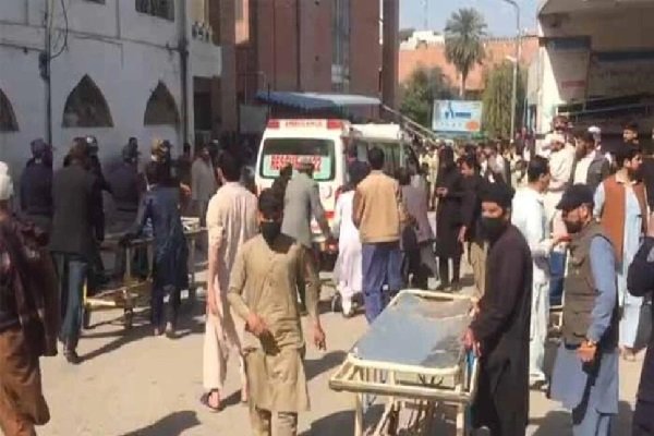 Blast in Peshawar: मस्जिद में आत्मघाती हमला, 30 लोगों की मौत, 50 घायल Blast in Peshawar: मस्जिद में आत्मघाती हमला, 30 लोगों की मौत, 50 घायल