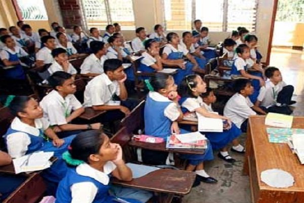 नई शिक्षा नीति के अनुसार सरकारी स्कूलों में होगी पढ़ाई, शिक्षकों को दी जा रही ट्रेनिंग नई शिक्षा नीति के अनुसार सरकारी स्कूलों में होगी पढ़ाई, शिक्षकों को दी जा रही ट्रेनिंग