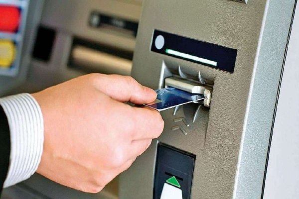 ATM से पैसे निकालने के नियम बदले, जानिए क्या है नया, वरना फंस जाएंगे पैसे... ATM से पैसे निकालने के नियम बदले, जानिए क्या है नया, वरना फंस जाएंगे पैसे...