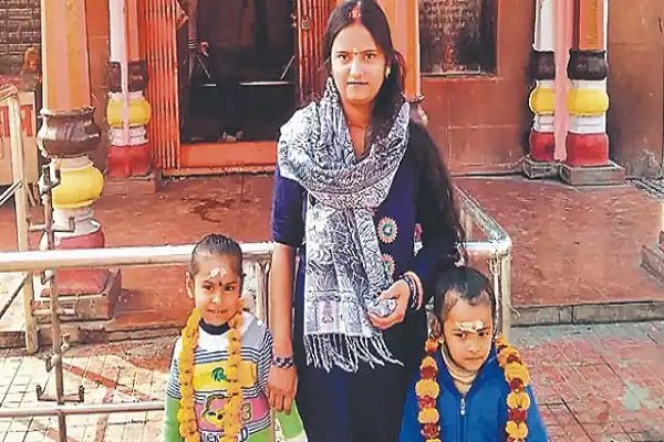 23 दिनों बाद जिंदगी की जंग हार गई साक्षी, परिजन बोले... 23 दिनों बाद जिंदगी की जंग हार गई साक्षी, परिजन बोले...