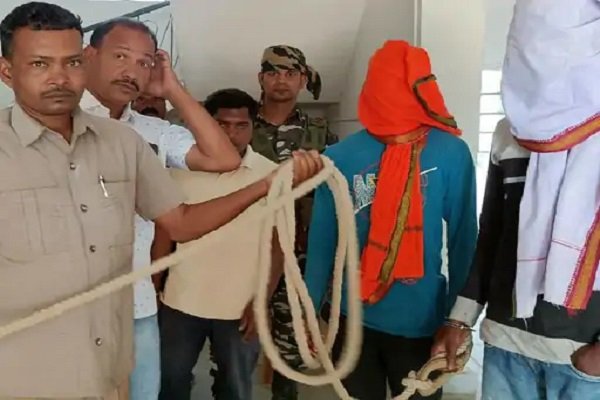 सर गांव में छुपे हैं माओवादी रवींद्र गंझू के समर्थक, सुनते ही पुलिस ने... सर गांव में छुपे हैं माओवादी रवींद्र गंझू के समर्थक, सुनते ही पुलिस ने...