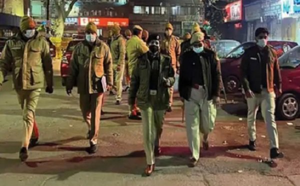 High Alert पर पूरी दिल्ली, जानिये किसने दी ब्लास्ट की धमकी High Alert पर पूरी दिल्ली, जानिये किसने दी ब्लास्ट की धमकी