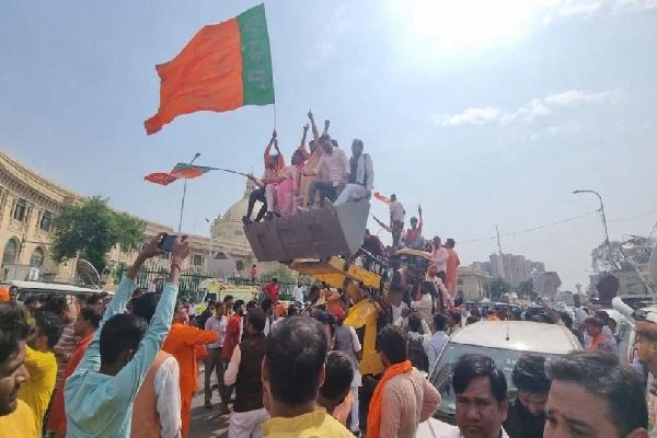 Election Result: यूपी में फिर से योगी, ये दिग्गज हारे, देखें... Election Result: यूपी में फिर से योगी, ये दिग्गज हारे, देखें...