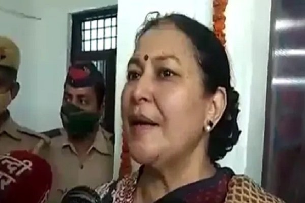 UP में इंटर की English पेपर लीक, परीक्षा रद्द, DIOS सस्पेंड UP में इंटर की English पेपर लीक, परीक्षा रद्द, DIOS सस्पेंड