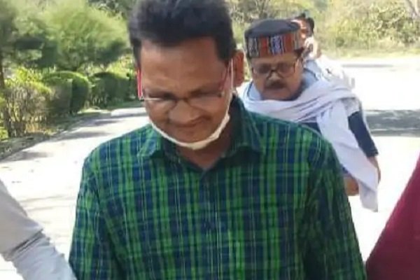 चढ़ावा चढ़ाईये, सब मैनेज हो जायेगा, और फिर... चढ़ावा चढ़ाईये, सब मैनेज हो जायेगा, और फिर...
