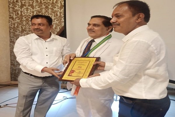 गोवा में नवाजे गए डॉ वर्मा, इलाज पद्धति पर रखे विचार… गोवा में नवाजे गए डॉ वर्मा, इलाज पद्धति पर रखे विचार…