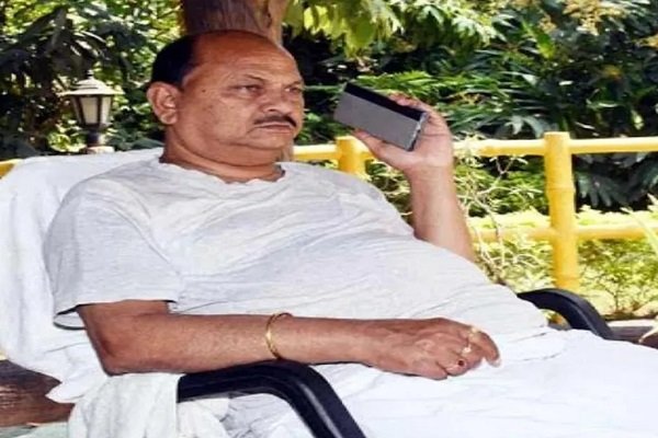 1 करोड़ तैयार रखो, नहीं तो एके-47 से भून देंगे, और फिर... 1 करोड़ तैयार रखो, नहीं तो एके-47 से भून देंगे, और फिर...