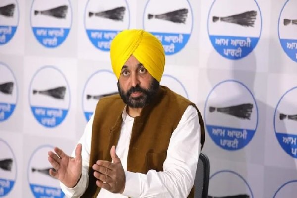 CM भगवंत मान का शिक्षा पर बड़ा फैसला, निजी स्कूलों की फीस बढ़ाने पर पाबंदी CM भगवंत मान का शिक्षा पर बड़ा फैसला, निजी स्कूलों की फीस बढ़ाने पर पाबंदी