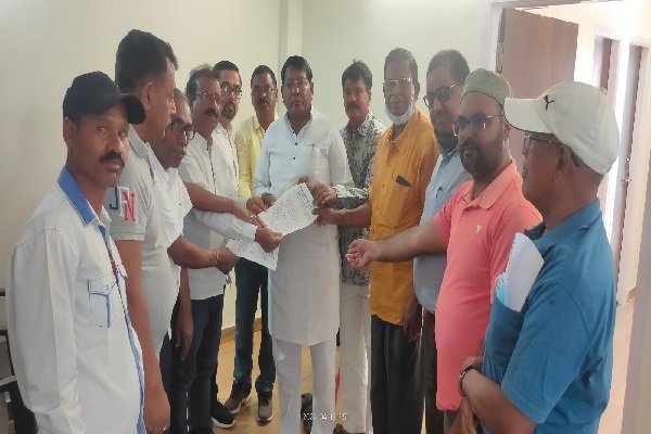 स्थानीय व नियोजन नीति को लेकर रामेश्वर उरांव से मिला प्रतिनिधिमंडल स्थानीय व नियोजन नीति को लेकर रामेश्वर उरांव से मिला प्रतिनिधिमंडल