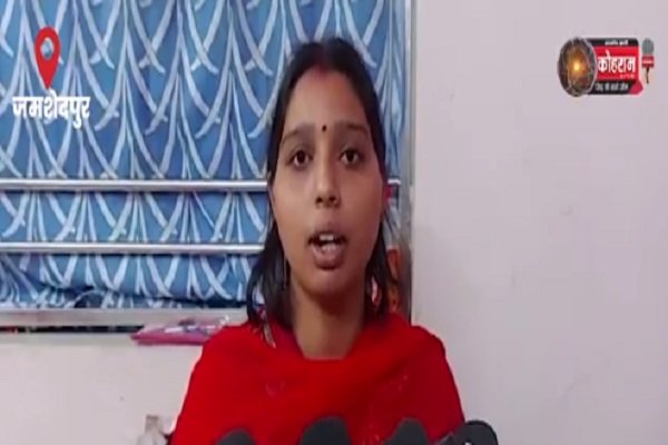 पति का दिमागी हालत क्या खराब हुई, नसीब ही फूट गया मधू का, देखें वीडियो पति का दिमागी हालत क्या खराब हुई, नसीब ही फूट गया मधू का, देखें वीडियो