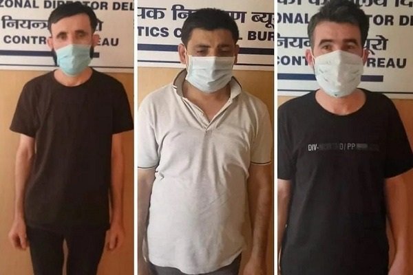 धागा वाला कंटेनर खुला तो अधिकारियों के उड़े होश, देखें... धागा वाला कंटेनर खुला तो अधिकारियों के उड़े होश, देखें...