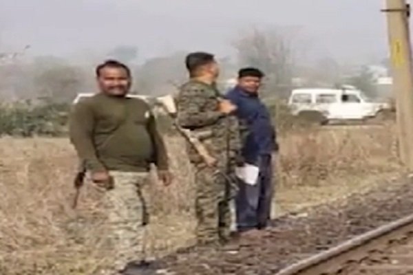 RPF ने रेल लाइन पर जो कुछ देखा, सन्न कर गया RPF ने रेल लाइन पर जो कुछ देखा, सन्न कर गया