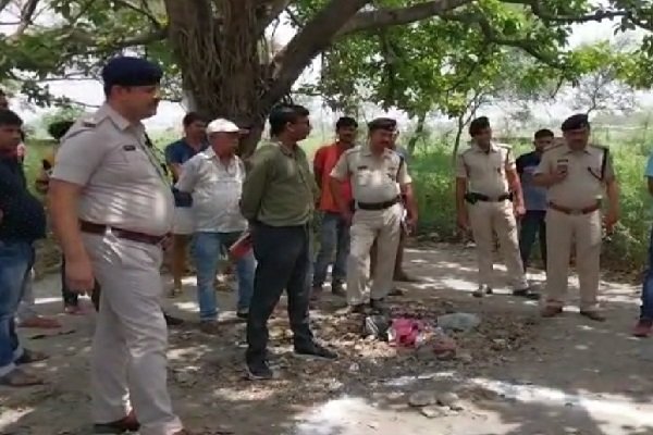 सिपाही के सर्विस रिवाल्वर से निकली गोली और हो गया बड़का कांड सिपाही के सर्विस रिवाल्वर से निकली गोली और हो गया बड़का कांड