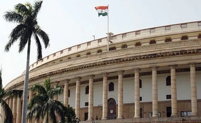 पेट्रोल-डीजल के बढ़ते दाम पर सरकार ने सदन में क्या कहा, पढ़ें... पेट्रोल-डीजल के बढ़ते दाम पर सरकार ने सदन में क्या कहा, पढ़ें...