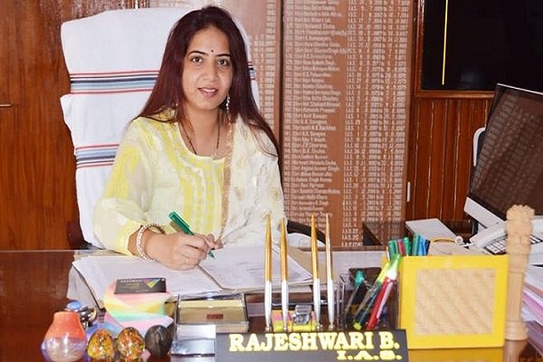 इन किताबों को पढ़ IAS बनी थी राजेश्वरी बी, खुद खोली यह राज, देखें... इन किताबों को पढ़ IAS बनी थी राजेश्वरी बी, खुद खोली यह राज, देखें...