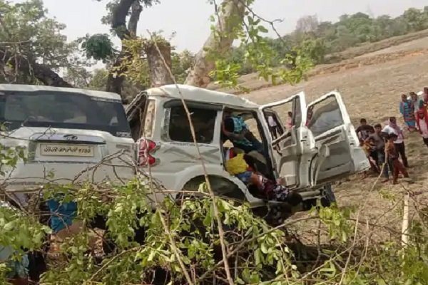 बाबाधाम जा रहे लोगों के साथ ये क्या हो गया, देखें... बाबाधाम जा रहे लोगों के साथ ये क्या हो गया, देखें...