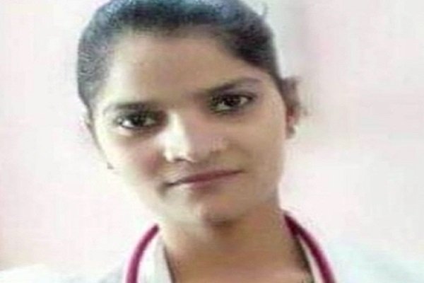 जब सपना अपना नहीं हुआ, तब काजल रुला गई, देखें... जब सपना अपना नहीं हुआ, तब काजल रुला गई, देखें...