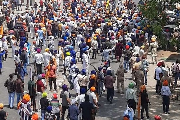 IG , SSP समेत 4 अधिकारी हटाये गये, इंटरनेट सेवा बंद IG , SSP समेत 4 अधिकारी हटाये गये, इंटरनेट सेवा बंद