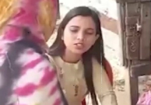 घिन आती है ऐसे बाप पर... देखें वीडियो घिन आती है ऐसे बाप पर... देखें वीडियो