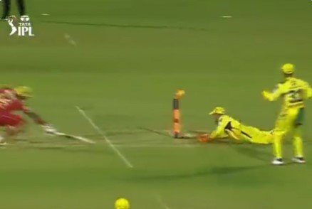 MS Dhoni का जलवा..., ऐसे किया रनआउट (Video) MS Dhoni का जलवा..., ऐसे किया रनआउट (Video)