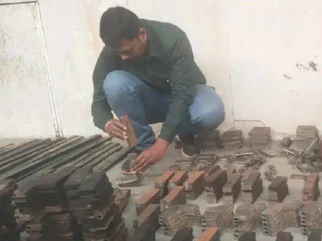 कोडरमा में यहां बन रहा था तबाही का सामान, देखिये क्या हुआ कोडरमा में यहां बन रहा था तबाही का सामान, देखिये क्या हुआ