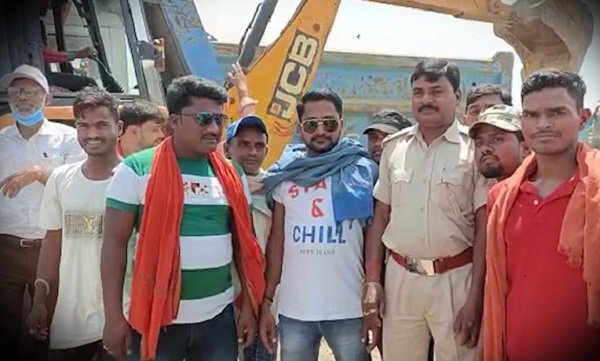 चलने लगी जेसीबी, अब होगा सबका भला... देखें वीडियो चलने लगी जेसीबी, अब होगा सबका भला... देखें वीडियो