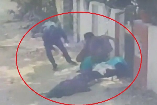 10 सेकेंड में 3 जिंदगी खत्म, खौफनाक वीडियो आया सामने 10 सेकेंड में 3 जिंदगी खत्म, खौफनाक वीडियो आया सामने