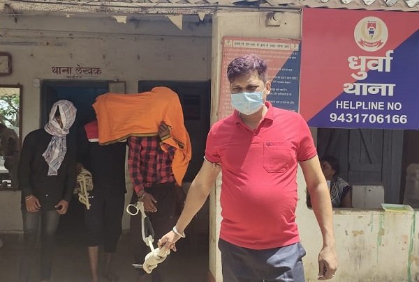 गैंगरेप की शिकार विवाहिता के सामने रखी शर्त सुन पुलिस के होश उड़े... देखें वीडियो गैंगरेप की शिकार विवाहिता के सामने रखी शर्त सुन पुलिस के होश उड़े... देखें वीडियो