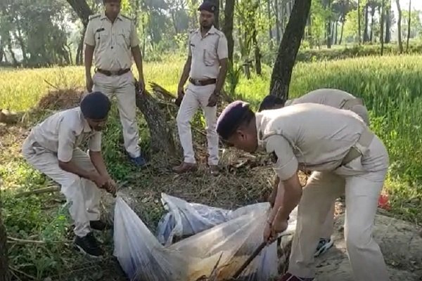 पुलिस टीम के साथ शराब माफियाओं ने क्या कर डाला, देखें... पुलिस टीम के साथ शराब माफियाओं ने क्या कर डाला, देखें...