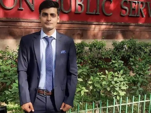 UPSC पास करने वाले पलामू के सौरभ की कहानी, जानिये कैसे अभाव में भरी ऊंची उड़ान UPSC पास करने वाले पलामू के सौरभ की कहानी, जानिये कैसे अभाव में भरी ऊंची उड़ान