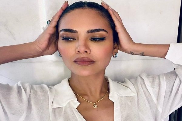 बेडरूम में सारी हदें पार कर गईं Esha Gupta, बोल्डनेस देख छूटे पसीने बेडरूम में सारी हदें पार कर गईं Esha Gupta, बोल्डनेस देख छूटे पसीने