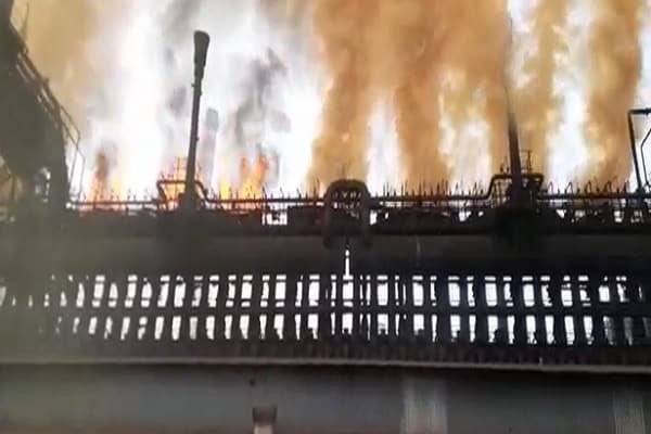 जमशेदपुर टाटा स्टील कंपनी के प्लांट में ब्लास्ट, देखें वीडियो जमशेदपुर टाटा स्टील कंपनी के प्लांट में ब्लास्ट, देखें वीडियो