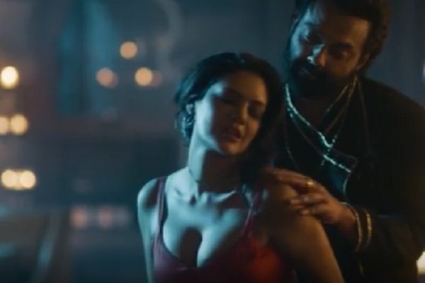 Aashram 3 Trailer: 6 सीन्स में सारी हदें पार कर गईं ईशा गुप्ता, देखें... Aashram 3 Trailer: 6 सीन्स में सारी हदें पार कर गईं ईशा गुप्ता, देखें...