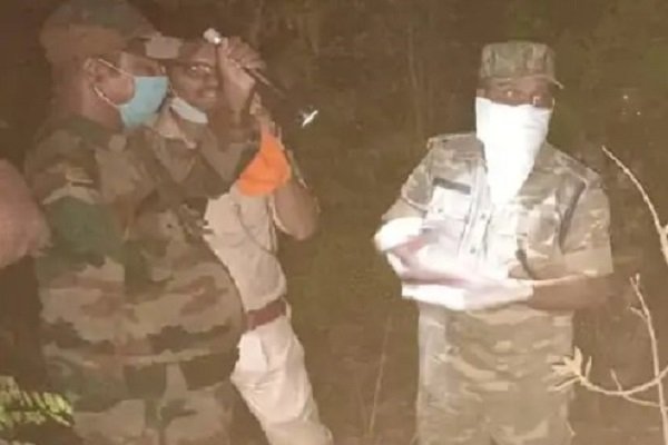 विवाहिता और जवान लड़के का जंगल में क्या हुआ, देखें... विवाहिता और जवान लड़के का जंगल में क्या हुआ, देखें...