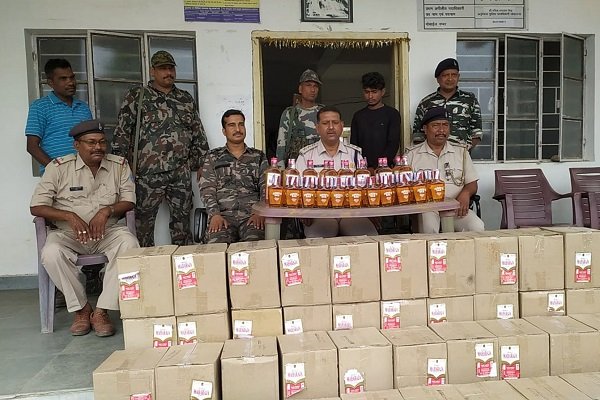 खबरीलाल से मारी फूंक, देखिये पुलिस ने क्या किया... देखें वीडियो खबरीलाल से मारी फूंक, देखिये पुलिस ने क्या किया... देखें वीडियो