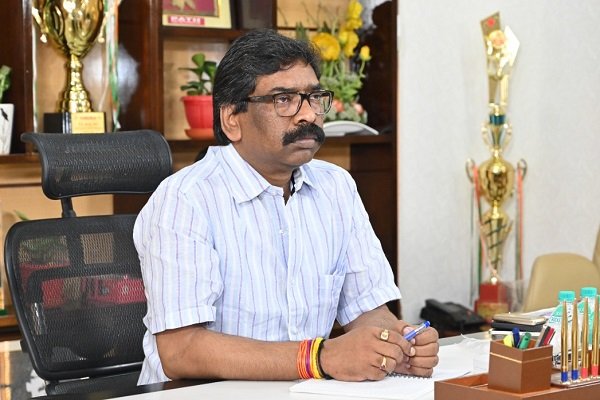 अवैध खनन हुआ तो अफसरों की खैर नहीं, माफियाओं के खिलाफ लें एक्शन : सीएम अवैध खनन हुआ तो अफसरों की खैर नहीं, माफियाओं के खिलाफ लें एक्शन : सीएम